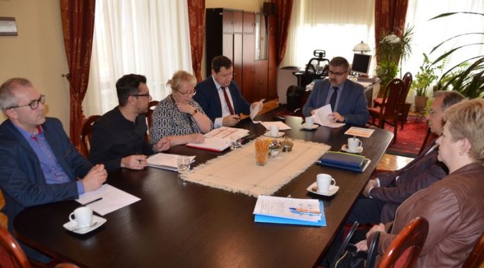 Spotkanie władz powiatu i dyrektorów szkół. Będą zmiany?