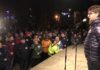 „Murem za Romanem”. Wiec poparcia dla burmistrza Niepołomic – WIDEO
