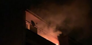 Pożar na balkonie bloku na os. Niepodległości. To przez fajerwerki?