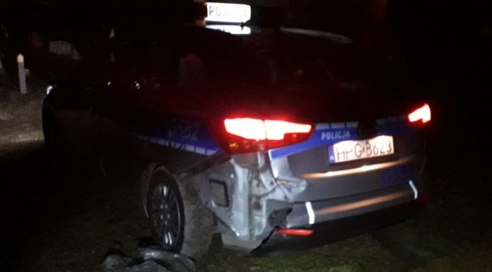 Noworoczny pościg za pijanym kierowcą, uszkodzony radiowóz