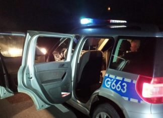 Zatrzymany rozbił głową szybę w policyjnym radiowozie