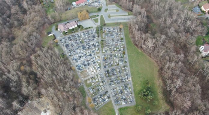 Przybywa grobów na cmentarzu na Łychowie. Powstaną nowe pola grzebalne