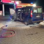 Szczepanów. Pożar samochodu na stacji paliw. Przez niedopałek papierosa?