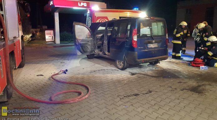 Szczepanów. Pożar samochodu na stacji paliw. Przez niedopałek papierosa?