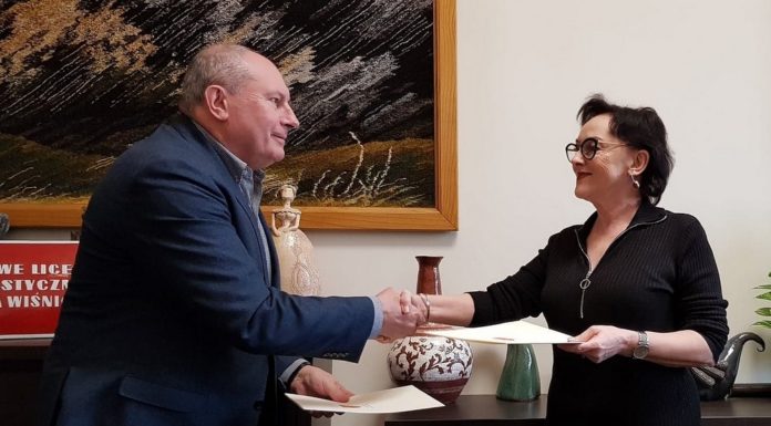Podpisano porozumienie pomiędzy miastem Bochnia i wiśnickim Liceum Plastycznym