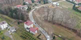 Bochnia. Stabilizacja osuwiska na ul. Łychów. Kiedy otwarcie drogi?