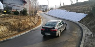 Osuwisko na ul. Łychów. Prace będą kontynuowane. Powodem „rozbieżności projektowe”