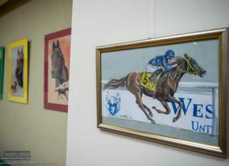 „Konie portret prawdziwy”. Wernisaż wystawy prac Marty Wałach w Bibliotece – ZDJĘCIA