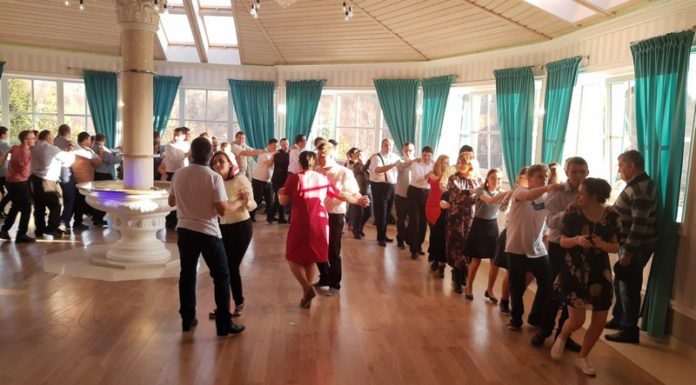 Ponad 240 osób bawiło się na balu osób niepełnosprawnych – ZDJĘCIA