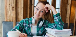 Czy nauczyciele mogą zadawać uczniom prace domowe? Głos zabrał Rzecznik Praw Dziecka