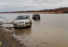 Domosławice. Urządzili sobie rajd terenówkami po rzece