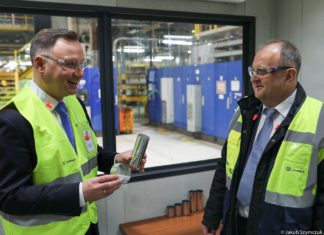 Prezydent Andrzej Duda odwiedził zakład produkcyjny w Brzesku