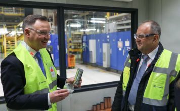 Prezydent Andrzej Duda odwiedził zakład produkcyjny w Brzesku