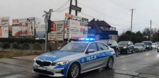 Internauci wyśmiewają przejazd kolumny prezydenta Andrzeja Dudy przez Brzesko. Tylko czy słusznie?