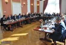 Powiat. Klub PiS oburzony propozycją podwyżek dla starosty i radnych