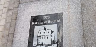 Bochnia. Ratusz zostanie upamiętniony osobną tablicą, w dwóch językach. Mamy treść!