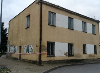 Bochnia. Budynek przy basenie się sypie. Ma być wyburzony