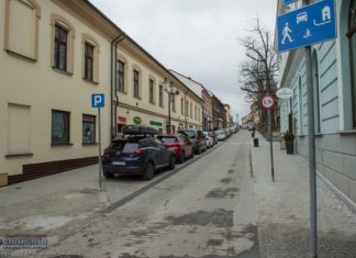 Rewitalizacja. Otwarto plac Św. Kingi. Jest 13 miejsc parkingowych – ZDJĘCIA