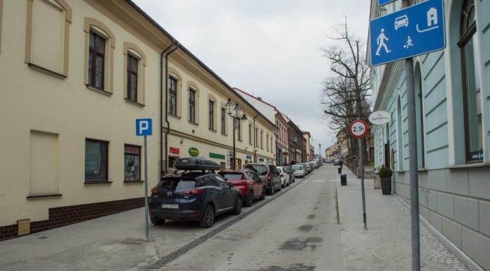 Rewitalizacja. Otwarto plac Św. Kingi. Jest 13 miejsc parkingowych – ZDJĘCIA