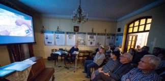 „Wokół Przebraża”. U Bochniaków opowieść i film o cmentarzach na Kresach – ZDJĘCIA