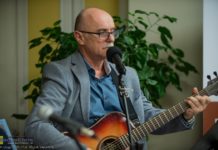 Biblioteka: Zbigniew Pikuła i promocja jego tomiku poezji – ZDJĘCIA