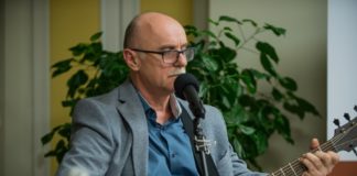 Biblioteka: Zbigniew Pikuła i promocja jego tomiku poezji – ZDJĘCIA