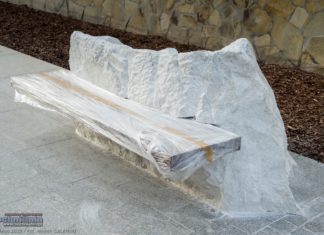 Bochnia. W centrum pojawiły się ławeczki na „bryłach soli” – ZDJĘCIA