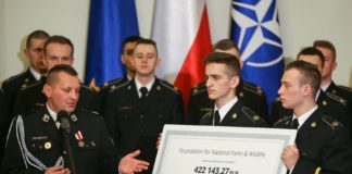 Pałac Prezydencki. Strażacy OSP z Poręby Spytkowskiej przekazali pieniądze na pomoc dla płonącej Australii – ZDJĘCIA, WIDEO