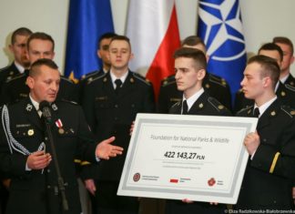 Pałac Prezydencki. Strażacy OSP z Poręby Spytkowskiej przekazali pieniądze na pomoc dla płonącej Australii – ZDJĘCIA, WIDEO