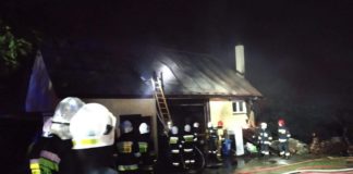 Pożar budynku gospodarczego w Stradomce. W akcji 9 zastępów strażaków – ZDJĘCIA