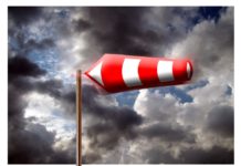 IMGW ostrzega: Poniedziałek z silnym wiatrem