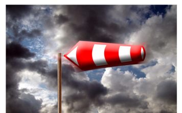 IMGW ostrzega: Poniedziałek z silnym wiatrem