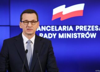 Kolejne kroki w walce z koronawirusem – w sklepie mniej osób, ograniczenia w poruszaniu nieletnich, a parki, plaże i bulwary zamknięte