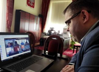 Wideokonferecja starosty z włodarzami gmin