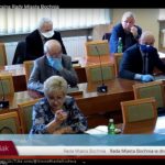 Bochnia. Radni zebrali się na sesji nadzwyczajnej. Niektórzy w maseczkach