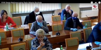 Bochnia. Radni zebrali się na sesji nadzwyczajnej. Niektórzy w maseczkach