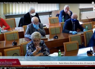 Bochnia. Radni zebrali się na sesji nadzwyczajnej. Niektórzy w maseczkach