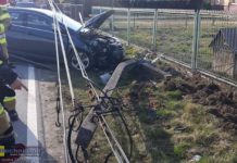 Jadowniki. Pijany kierowca wjechał w słup telefoniczny