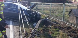 Jadowniki. Pijany kierowca wjechał w słup telefoniczny