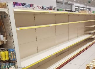 Koronawirus. Rząd zamknął szkoły, Polacy ruszyli do sklepów robić zapasy. W Brzesku zabrakło papieru toaletowego