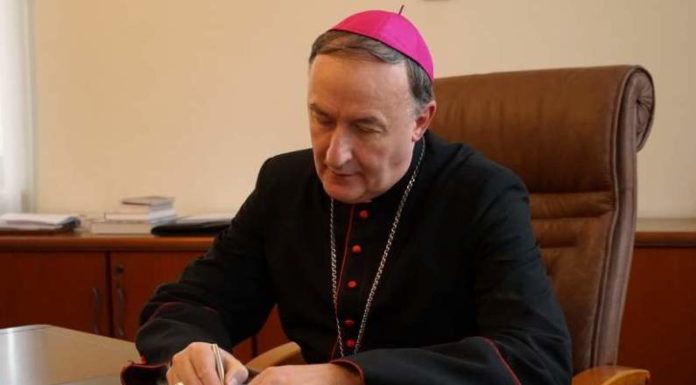 „Ograniczam możliwość uczestnictwa wiernych we Mszach” – dekret Biskupa Tarnowskiego