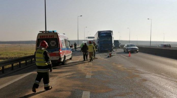Zderzenie dwóch ciężarówek na A4 przy węźle Bochnia – ZDJĘCIA