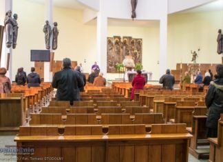 Koronawirus. Na niedzielnych mszach w Bochni niewielu wiernych