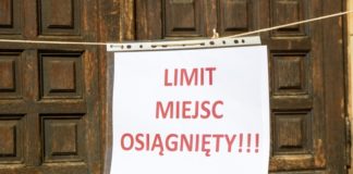 Brzesko: Sanepid nałożył karę na parafię, w której złamano obostrzenia, proboszcz odwołał się