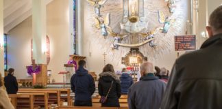 Od niedzieli więcej osób będzie mogło przyjść na msze. Jakie są limity w kościołach w Bochni?