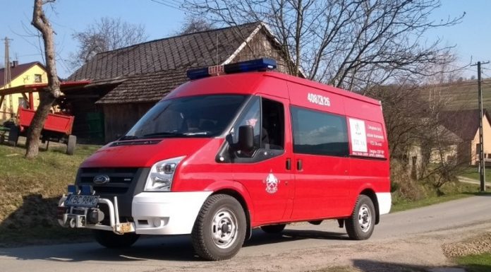 Koronawirus. Strażacy apelowali przez głośniki o pozostanie w domach