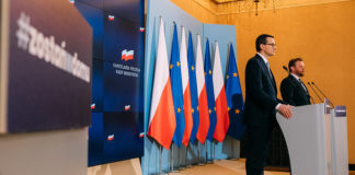 Premier: apeluję do samorządowców o wdrażanie ograniczeń, by ograniczyć epidemię