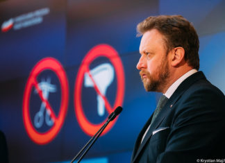 Szef MZ: ograniczając kontakty między ludźmi, mamy szansę spowolnić wzrost zachorowań