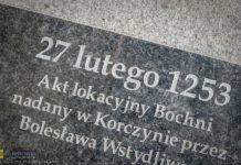Bochnia. Tabliczka na „ścieżce historycznej” – jeden błąd poprawiono na inny?