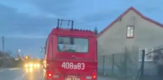 Krzeczów. Strażacy jeżdżą po wsi i apelują by w niedzielę nie iść na msze – WIDEO